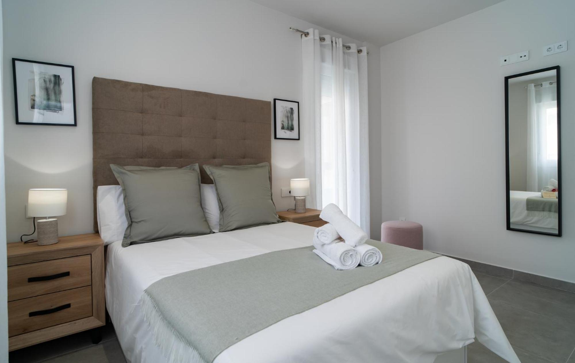 Aac Malaga - Apartamento Con Terraza, Muy Amplio, Totalmente Equipado, Cerca Del Centro Y Nuevo! Szoba fotó