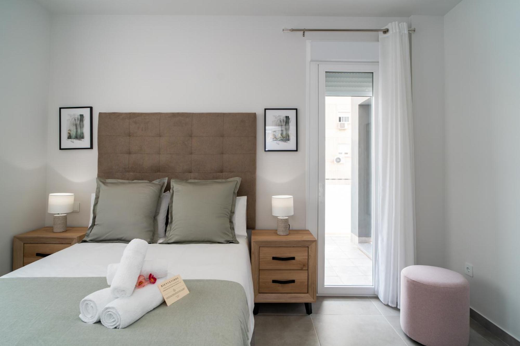 Aac Malaga - Apartamento Con Terraza, Muy Amplio, Totalmente Equipado, Cerca Del Centro Y Nuevo! Szoba fotó